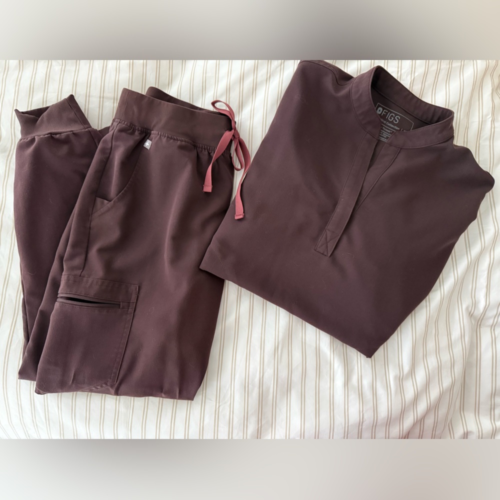 Figs Women's Scrub Set